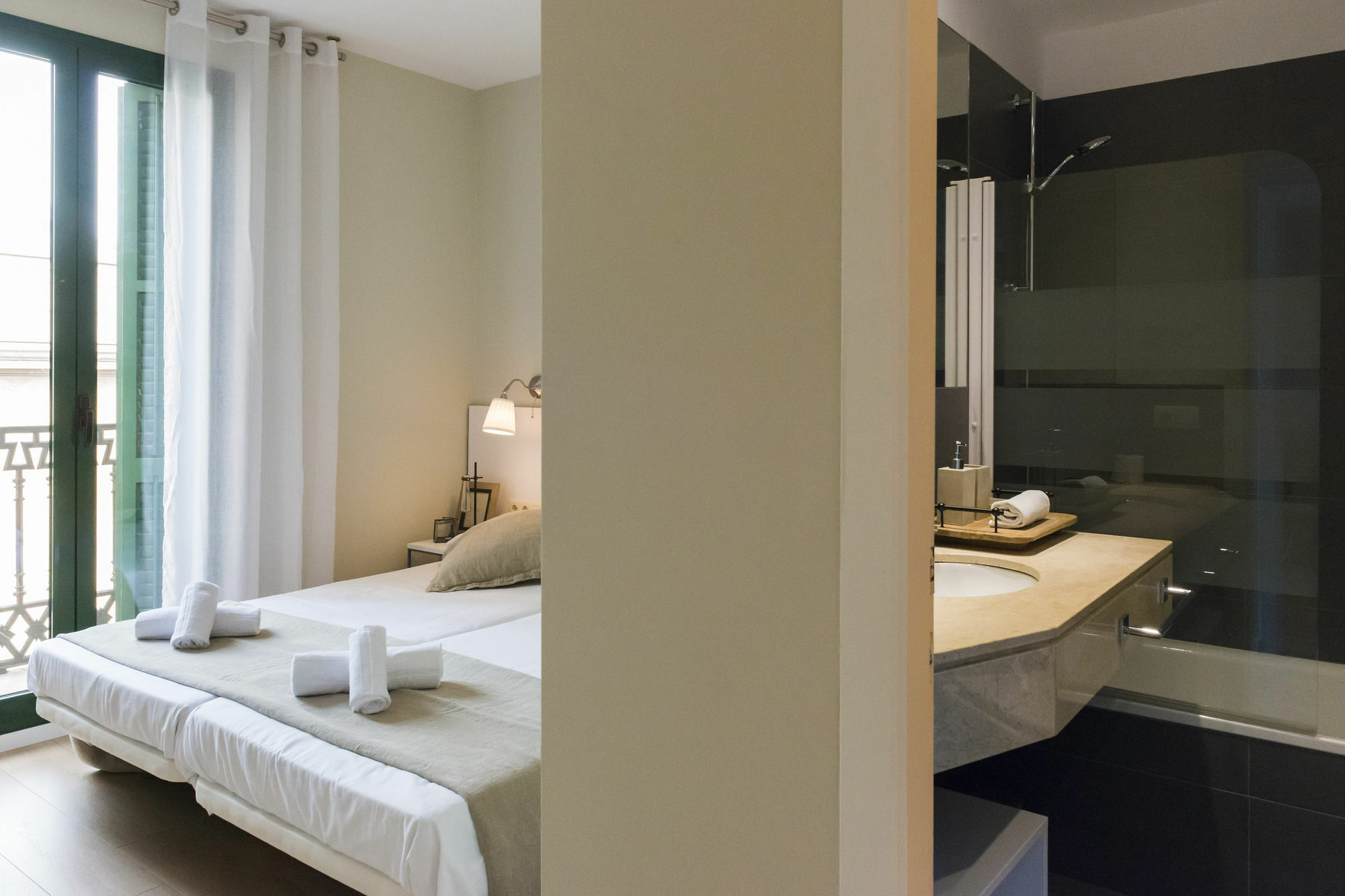 Four Petals Barcelona Boutique Apartments Exterior photo